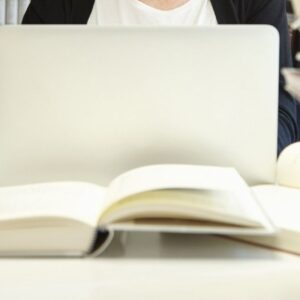 Read more about the article Jak wybrać temat pracy dyplomowej? 5 kroków + praktyczne wskazówki