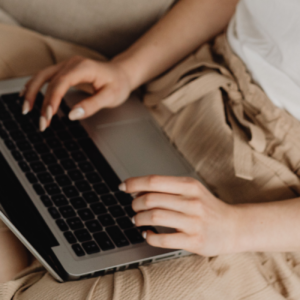 Read more about the article Bibliografia i przypisy w stylu oksfordzkim- po co się je stosuje, jak tworzyć, najczęstsze błędy